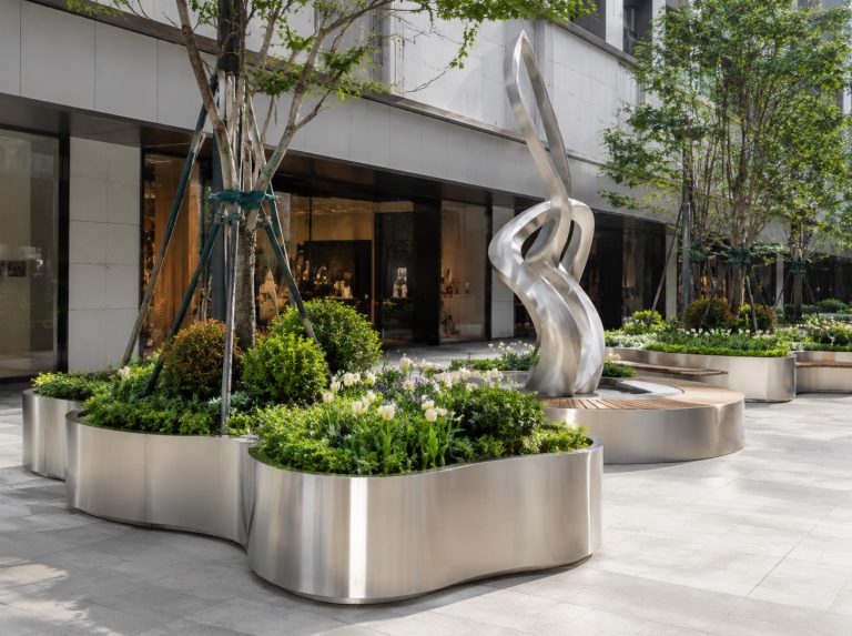 六盘水不锈钢景观雕塑与金属花箱